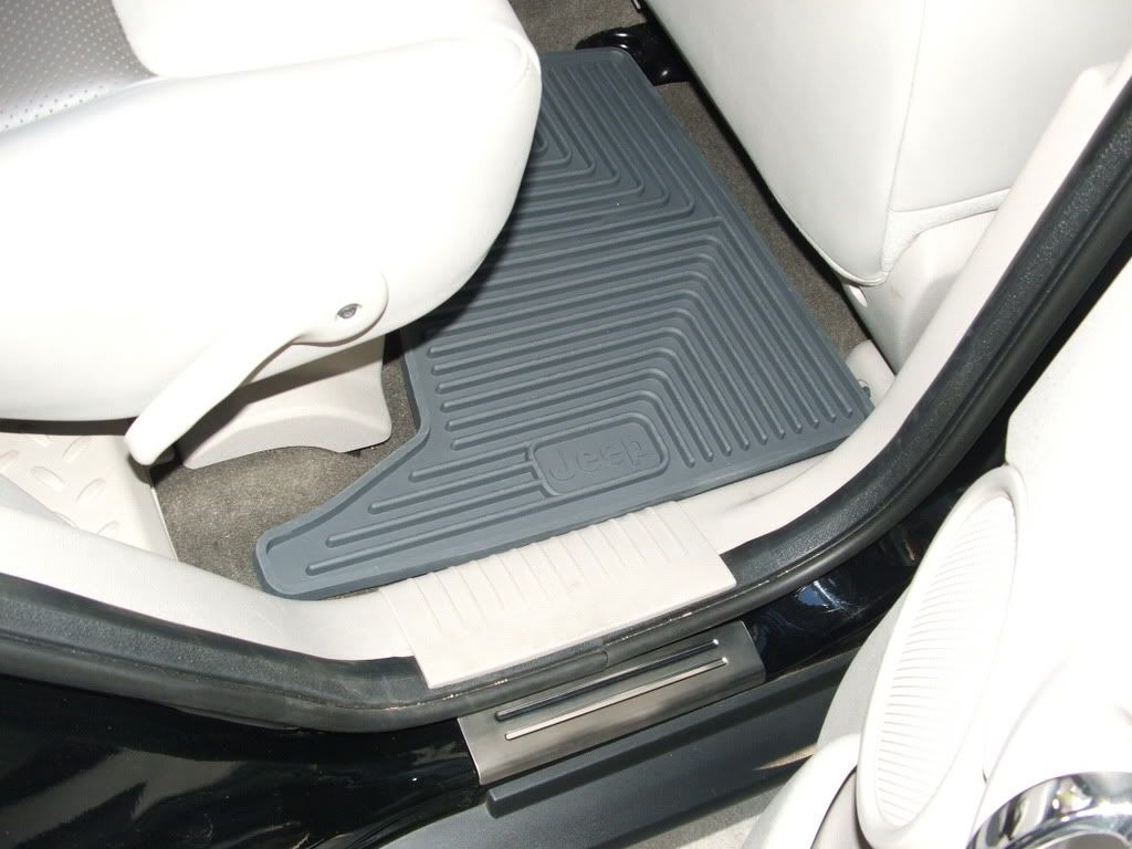 Installed My Factory Rubber Mats and stuff. Jeep Commander Forum